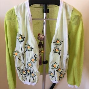 Yellow/green flower top